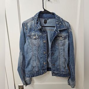 Jag embellished Jean jacket. Pearls and silver studs. Sz small